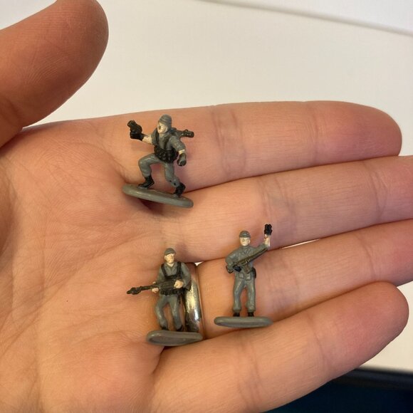 Vintage Micro Machines Military Soldiers Lot of 11 Army Mini Men Galoob Toys - Picture 3 of 7